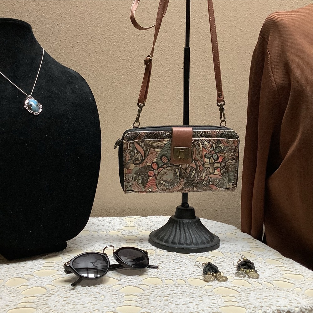 SAKROOTS Crossbody/ Clutch/Wallet/Smart Phone Bag Sienna Spirit Desert
